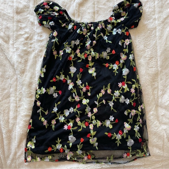 Kimchi Blue Urban Outfitters floral embroidered off the shoulder dress - Picture 7 of 8